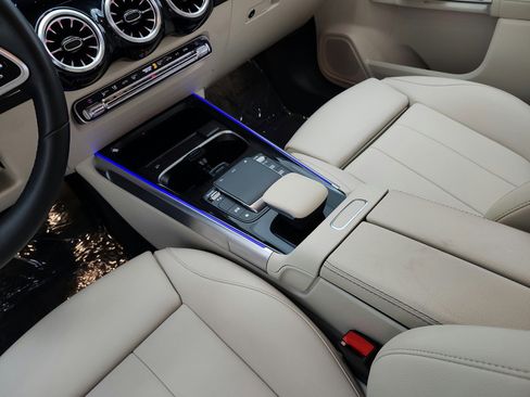 Used 2023 Mercedes-Benz GLB 250 image 11