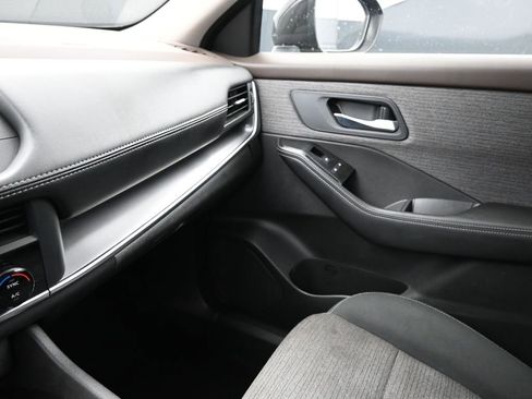 Used 2023 Nissan Rogue SV image 20