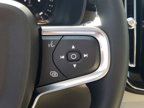 Certified 2026 Volvo XC40 B5 Plus AWD/4WD image 24