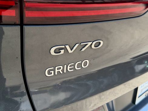 Used 2022 Genesis GV70 2.5T w/ Advanced Package AWD/4WD image 14