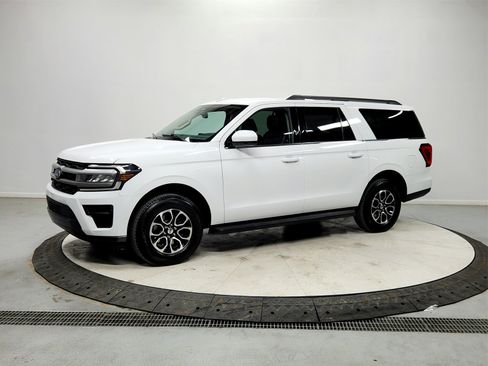 Used 2024 Ford Expedition Max XLT image 3