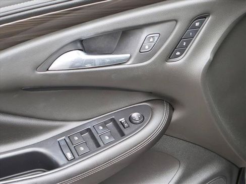 Used 2019 Buick Envision Essence AWD/4WD image 12