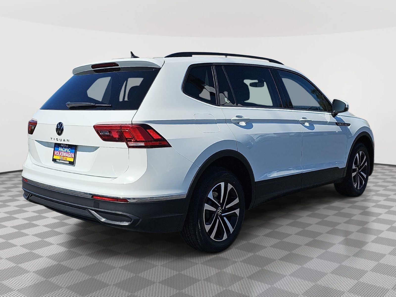 Used 2023 Volkswagen Tiguan S FWD image 5