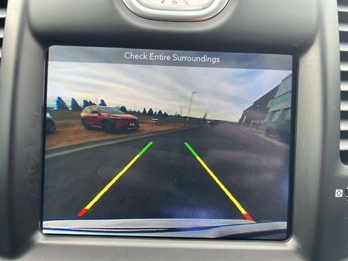 Used 2018 Chrysler 300 Touring L image 13