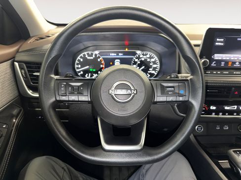 Used 2023 Nissan Rogue SV image 15