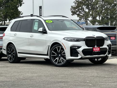 Used 2022 BMW X7 xDrive40i w/ M Sport Package image 2