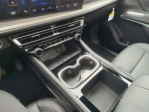 New 2026 Chevrolet Traverse LT w/ Sun and Wheel Package FWD image 34