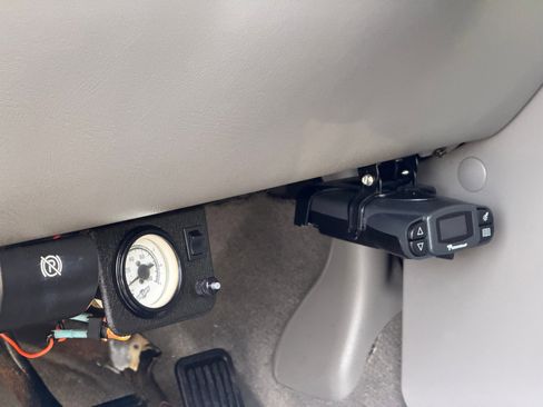 Used 2005 GMC Sierra 3500 SLT w/ Heavy-Duty Power Package image 11