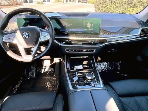 Used 2024 BMW X7 xDrive40i image 32