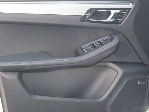 Certified 2026 Porsche Macan image 23