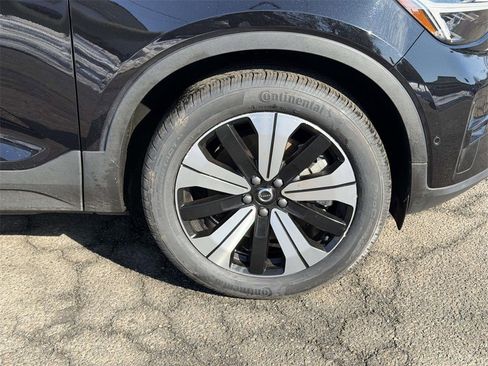 Used 2023 Volvo XC40 Recharge Plus image 24