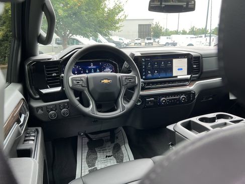 Used 2025 Chevrolet Silverado 2500 LT w/ Safety Package image 17