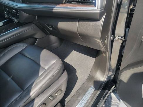 Used 2025 Chevrolet Suburban Z71 AWD/4WD image 9