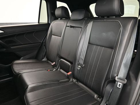 Used 2022 Volkswagen Tiguan SE R-Line image 35