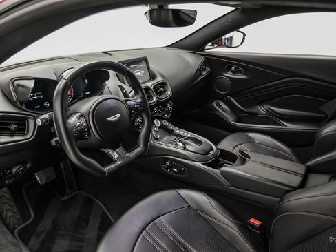 Used 2019 Aston Martin V8 Vantage Coupe RWD image 2