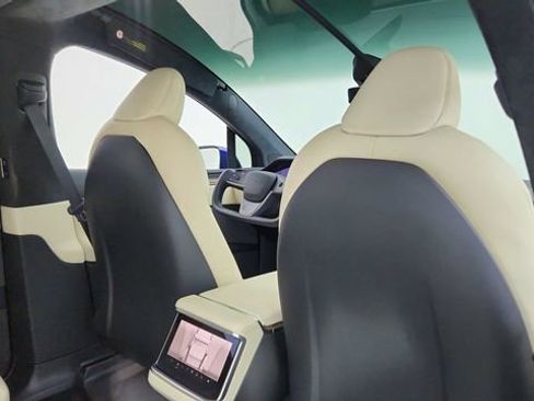 Used 2022 Tesla Model X Base image 25