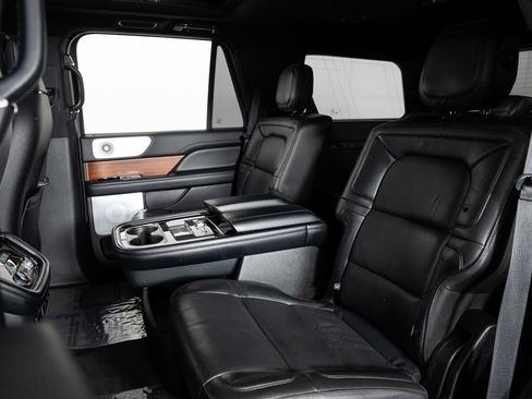 Used 2019 Lincoln Navigator Reserve image 19