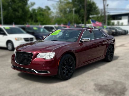 Used 2018 Chrysler 300 Touring w/ Chrome Appearance Package RWD image 1