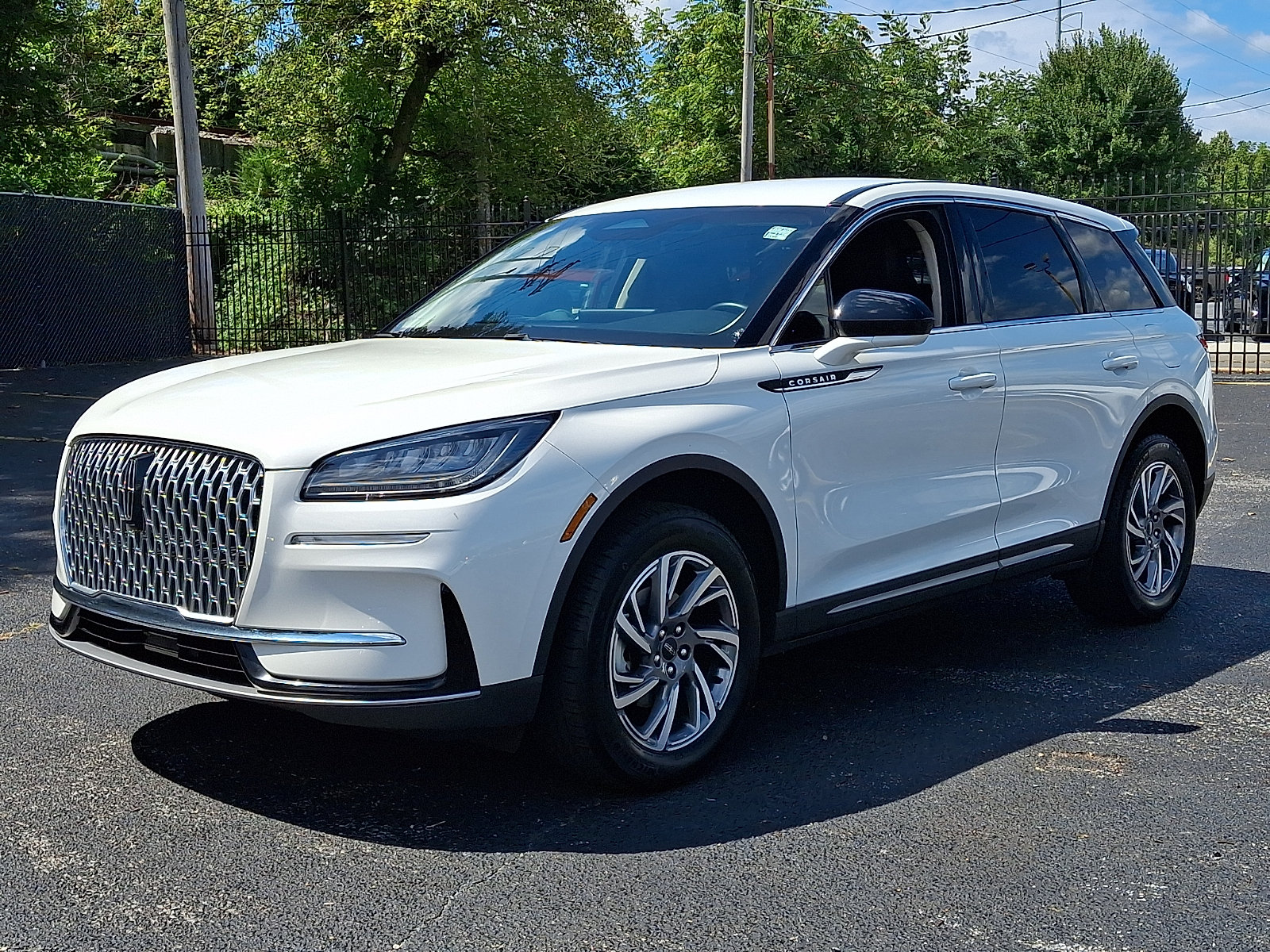 Used 2023 Lincoln Corsair FWD image 3