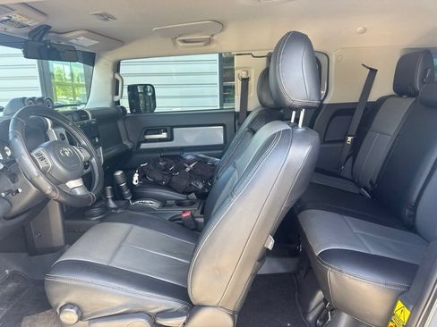 Used 2014 Toyota FJ Cruiser 4WD w/ Upgrade Package image 12