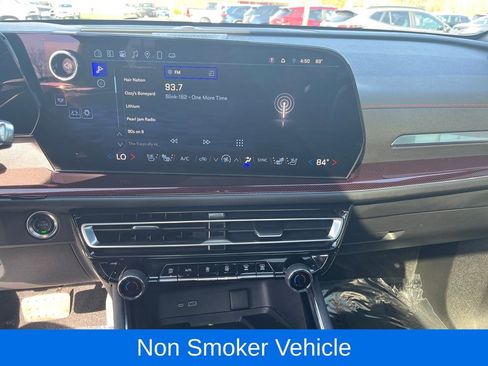 Used 2025 Chevrolet Traverse RS AWD/4WD image 19