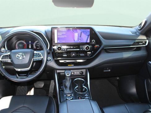 Used 2025 Toyota Highlander XSE image 24