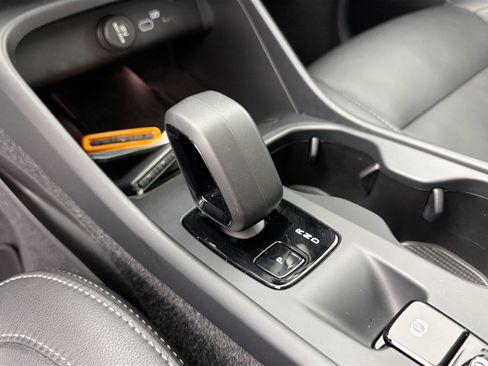 Certified 2025 Volvo XC40 B5 Core image 17