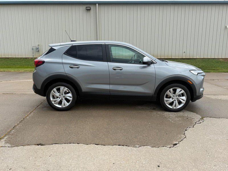 Used 2025 Buick Encore GX Preferred FWD image 2