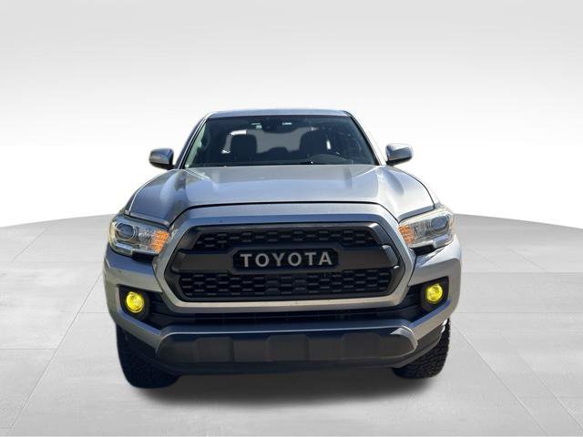 Used 2020 Toyota Tacoma SR AWD/4WD image 8