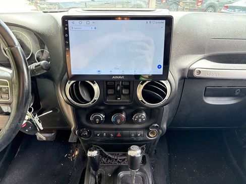 Used 2016 Jeep Wrangler Unlimited Sahara w/ Connectivity Group AWD/4WD image 23