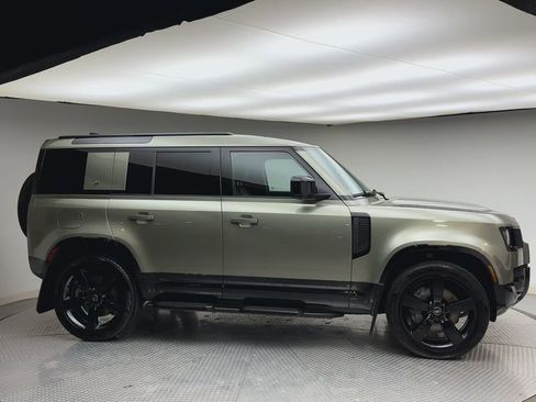 Used 2024 Land Rover Defender 110 X-Dynamic SE AWD/4WD image 9