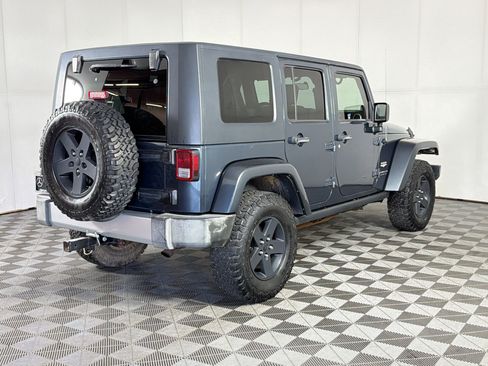 Used 2008 Jeep Wrangler Unlimited Sahara AWD/4WD image 9