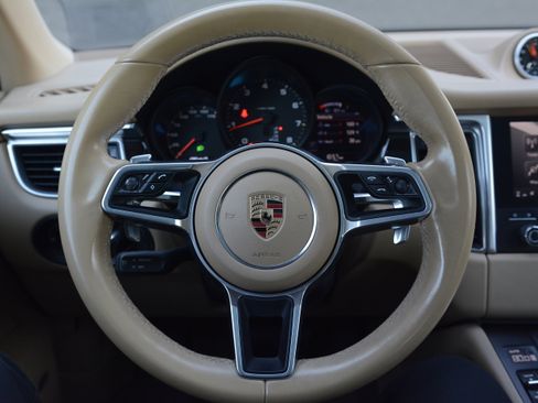 Used 2017 Porsche Macan image 16