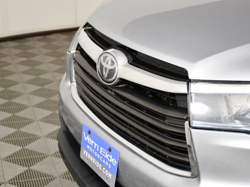 Used 2016 Toyota Highlander Limited w/ Driver Technology Package AWD/4WD image 11