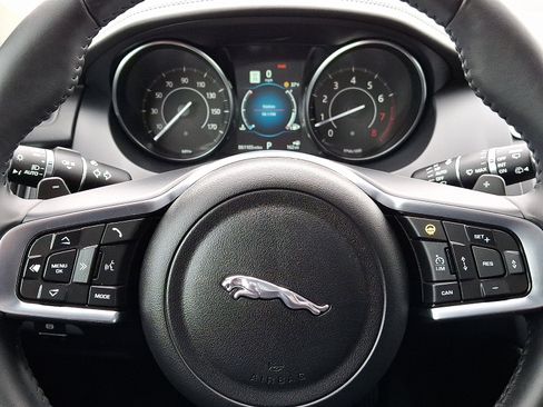 Used 2020 Jaguar E-PACE SE image 20