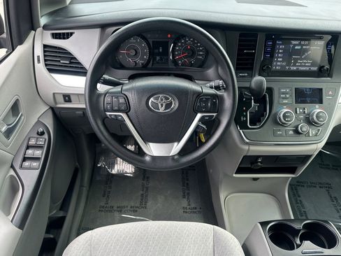 Certified 2016 Toyota Sienna LE image 14