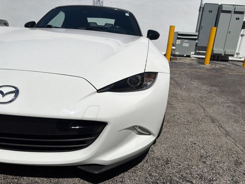 Used 2020 MAZDA MX-5 Miata Sport RWD image 6