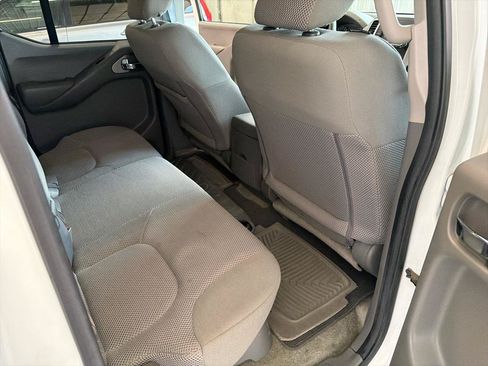 Used 2015 Nissan Frontier SV AWD/4WD image 17