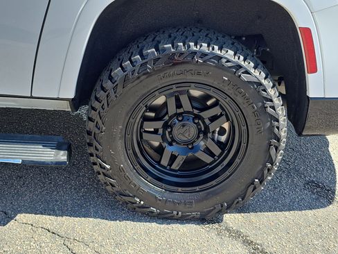 Used 2023 Jeep Grand Wagoneer L Series III w/ Rear Seat Video Group 1 image 35