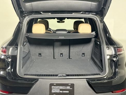 Certified 2025 Porsche Cayenne AWD/4WD image 26