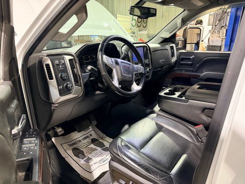 Used 2019 GMC Sierra 2500 SLT w/ Duramax Plus Package AWD/4WD image 6