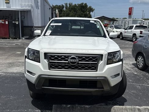 Used 2024 Nissan Frontier SV w/ SV Convenience Package RWD image 3