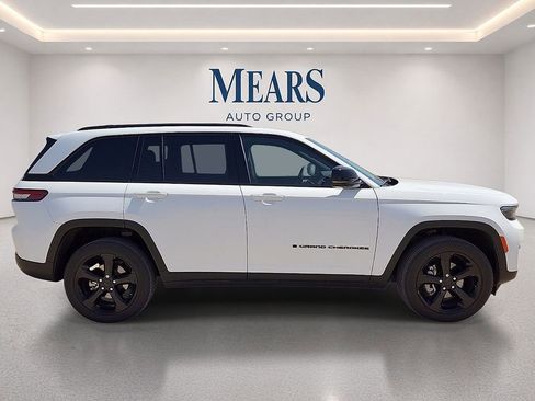 Used 2023 Jeep Grand Cherokee Altitude RWD image 6