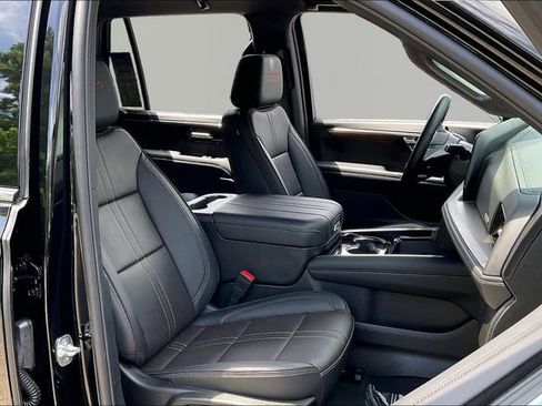 Used 2025 Chevrolet Tahoe High Country AWD/4WD image 20