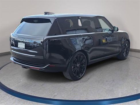 Used 2025 Land Rover Range Rover Long Wheelbase SE image 5