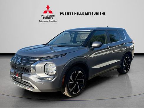 Used 2023 Mitsubishi Outlander ES image 1