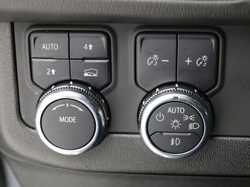 Used 2025 GMC Yukon XL Denali image 27