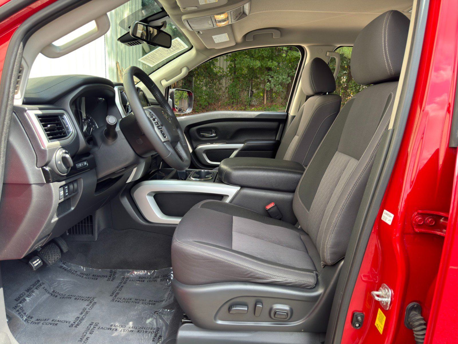 Used 2021 Nissan Titan SV w/ SV Convenience Package RWD image 14