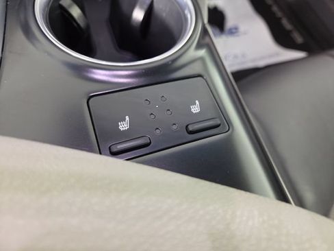 Used 2020 Toyota Camry XLE w/ Navigation Package FWD image 29