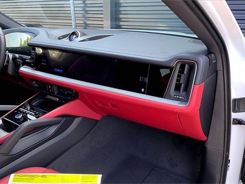 New 2025 Porsche Cayenne E-Hybrid Coupe image 22